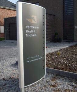 Deluxe reclamezuil ovaal verlicht